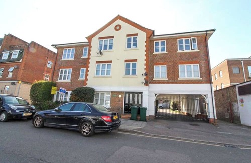 Barnet Apartment | Entire apartment in London - Free Gated Parking