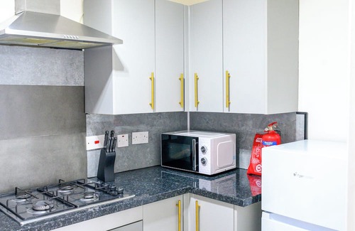 Barnet Apartment | Entire apartment in London - Free Gated Parking