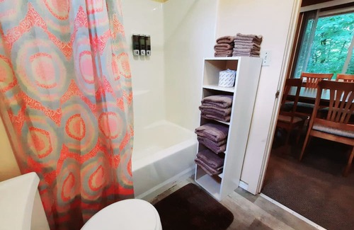 Fulton Cottage | Superb cottage with AC in resort overlooking the river