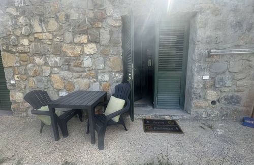 Castellaro Apartment | Apartment 'Studio' with Shared Garden and Wi-Fi