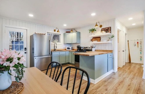 Webster Cabin | Peaceful retreat on quiet and sought after Pike Lake