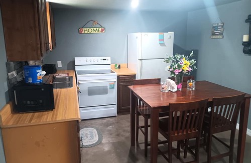 Jasper Cottage | Charming 1-bedroom cottage with AC, WiFi in awesome Jasper