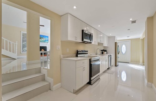 Gulf Coast Acres House | NEW LISTING! Tranquil Getaway: Relax in our Peaceful Haven by RedAwning