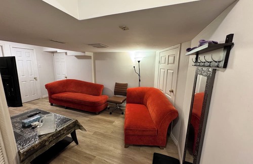 Newtonbrook House | Bright & Spacious 1BR basement - separate entrance & laundry - close to subway