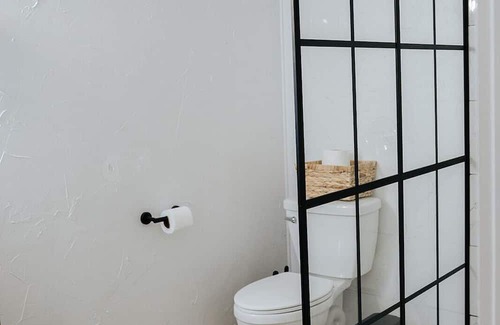 Thornton Villa | Villa W/private HotTub~ Pool Table~ Fire Pit~Pet Friendly~ 3Min to Owls Nest Rst