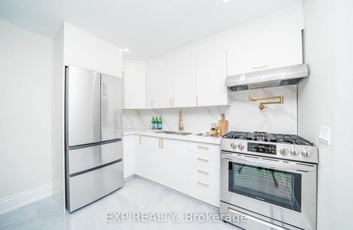 Oakwood Village House | Detached Home w/ private Backyard - Midtown Toronto - Quiet Street - Accesible