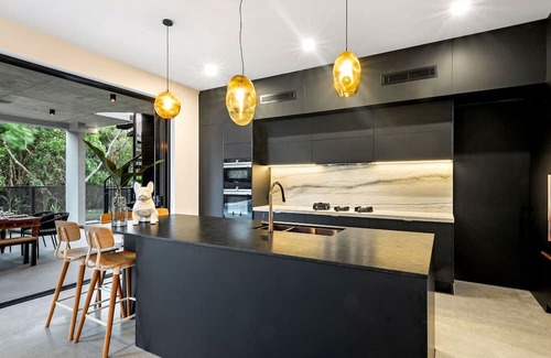 Warana House | Luxurious Waterfront Home