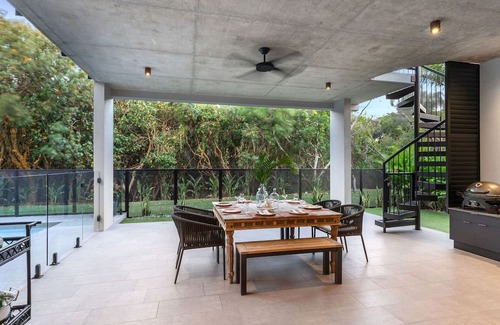 Warana House | Luxurious Waterfront Home