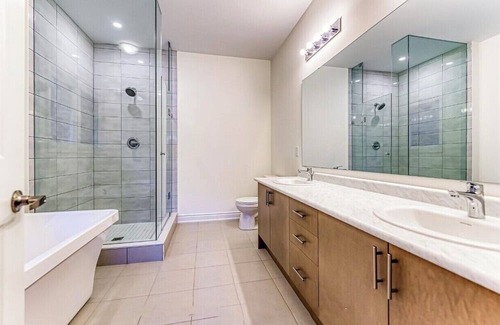 Richmond Hill House | 2 entire bedrooms with 2 private bathrooms