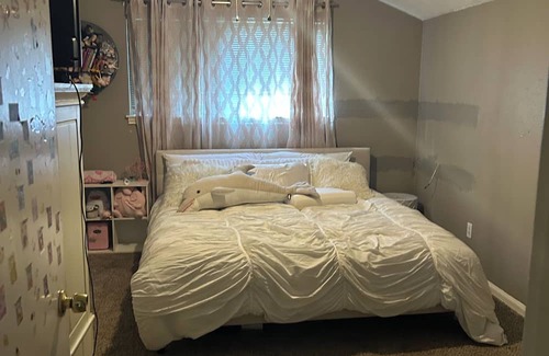 Quail Valley House | Spacious 4-bedroom house with POOL WiFi and AC in adorable Missouri City