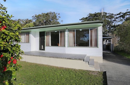 Hawks Nest House | Stroll To Bennett's Beach