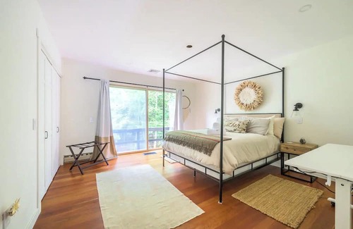 Becket House | Oak Forest Cabin: Enchanted Eden Among the Trees