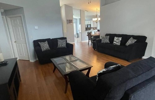 Esprit House | Spacious 4-bedroom house in delightful Davenport with WiFi, AC And Near Disney