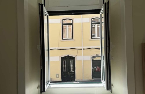 Sao Jorge de Arroios Ski Chalet | Tranquil chalet with WiFi in center of Lisboa