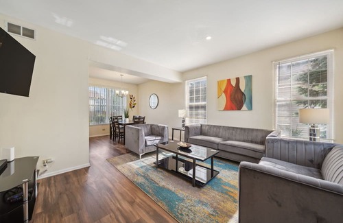 Fox Valley House | Plainfield Rental - Metcalf Ctn