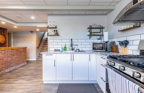 Prince George House | Stylish & Modern room w/WiFI