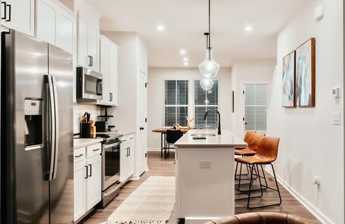 Chosewood Park House | Stylish & Modern Atlanta Retreat Near Grant Park!