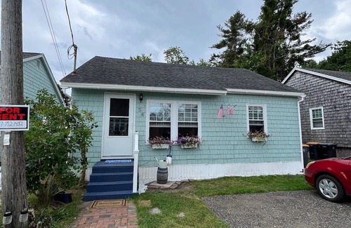 Higgins Beach Cottage | Charming 2-bedroom cottage with WiFi- short walk to Higgins Beach, Scarborough