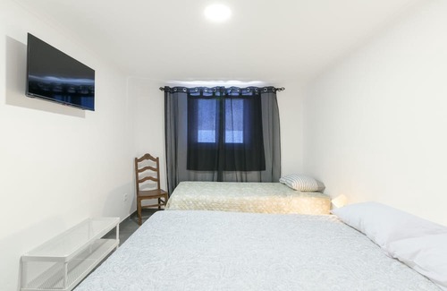 Sines House | Private bedroom 'Quarto Triplo Conforto 1' with Private Terrace and Wi-Fi