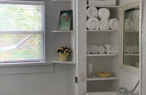 Llano Apartment | Downtown Llano: charming 1/1 corporate apt - WiFi, AC, 1 block from Llano River!