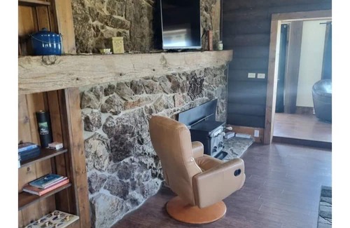 Fishtail Cabin | Private 4-bedroom cabin with WiFi, AC in awesome Nye,Mt. Many nearby attractions