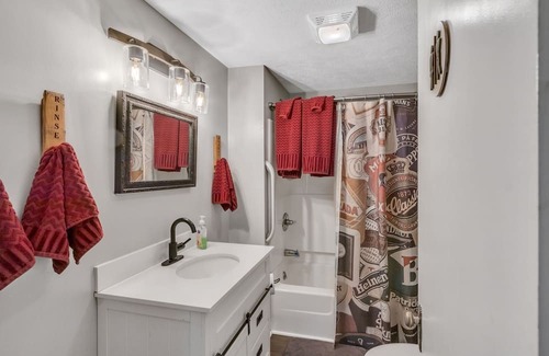 Afton Cabin | NEW LISTING! The Road House (2-Bedroom Cabin) - Pets Allowed by RedAwning
