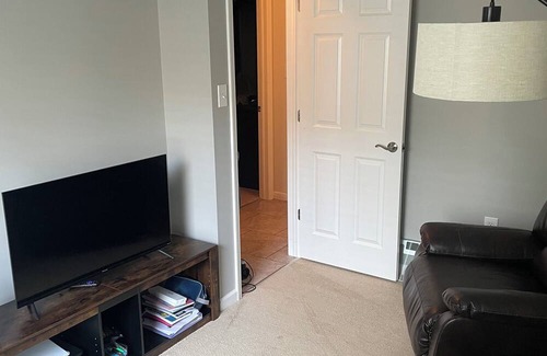 Worton House | Charming Bedroom and Sitting Room with WiFi.