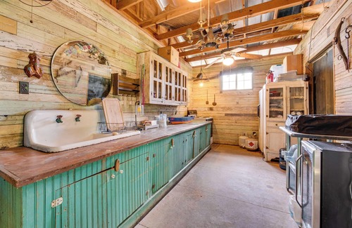 New Roads House | Whimsical New Roads Home < 1 Mi to Main Street!