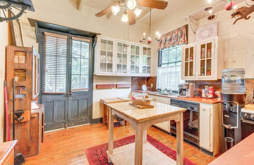 New Roads House | Whimsical New Roads Home < 1 Mi to Main Street!