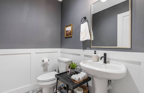 Lazybrook/Timbergrove House | Spacious, pet friendly home with Yard and EV charger