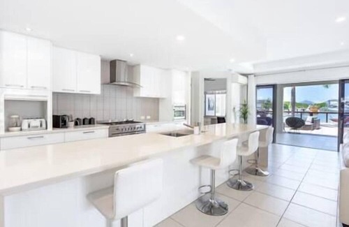 Trinity Park House | Trinity Beach 2BR Apartment; Pools, 500 m to beach!