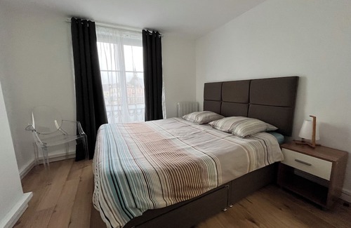 Nemours Apartment | Spacious downtown apartment