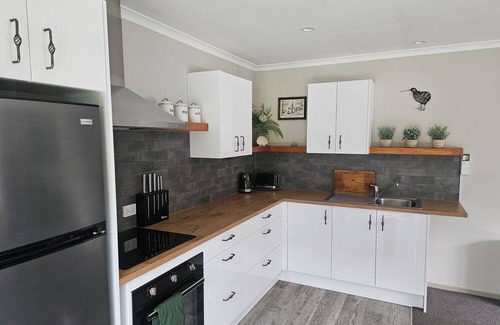 Oban House | Central location, 5 mins to everything. Car can be provided.