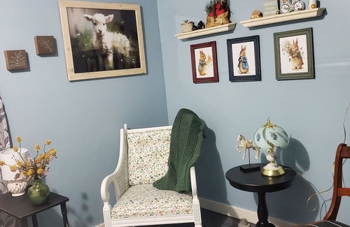 West Central Apartment | Scones & tea in basement apartment 5 minutes to downtown