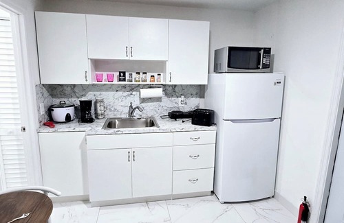 Hialeah Apartment | Cozy 1-bedroom apartment with AC and WiFi in charming Hialeah