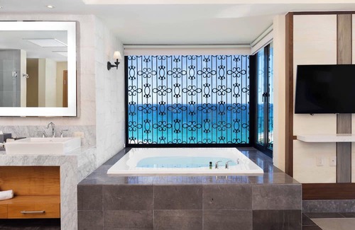 Santa Rosa Hotel | Villa La Valencia Beach Resort & Spa