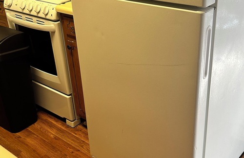 Monroe Apartment | Cozy studio with AC WiFi Towels, Shampoo etc also included.