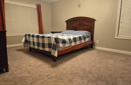 Orange Prairie House | Charming 3-bed Rm house with AC and WiFi in a quiet Dunlap N Peoria neighborhood