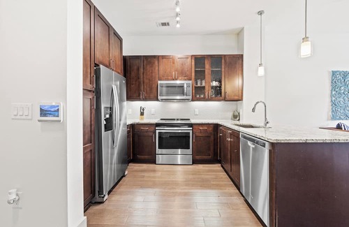 Northeast Dallas Apartment | Cozy 1-bedroom apartment with WIFI, pool, and fitness center in Dallas