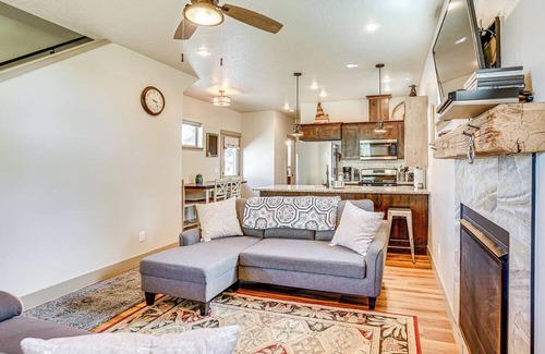 Donnelly House | Charming Donnelly Home - 1 Mi to Lake Cascade!