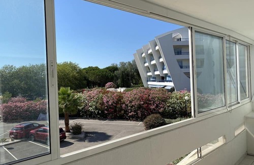 Le Grand Travers Apartment | Grand travers, T3, Air-conditioned, Parking, Beach 150m.