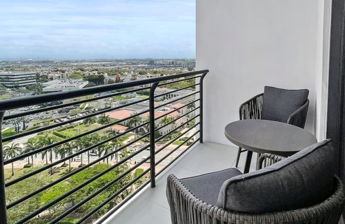 Doral Condo | 2B/2B Doral Oasis: Spacious Escape