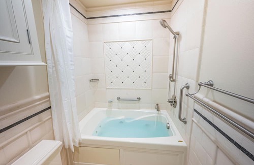 Placentia Villa | Luxury living with Spa & Pool near Disney & Beach