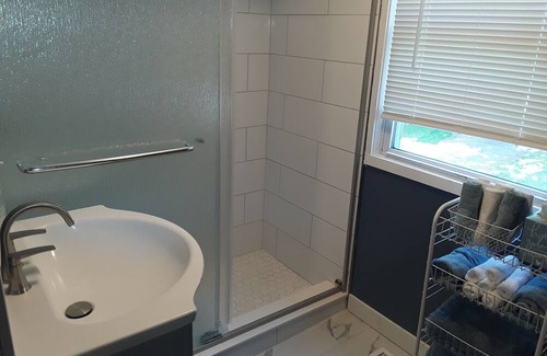Waterloo House | Charming 3-bedroom house in beautiful Waterloo with WiFi, AC. Near many wineries