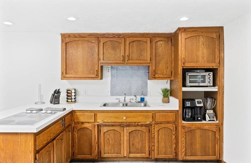 Baker Street House | Bright and Spacious Back House