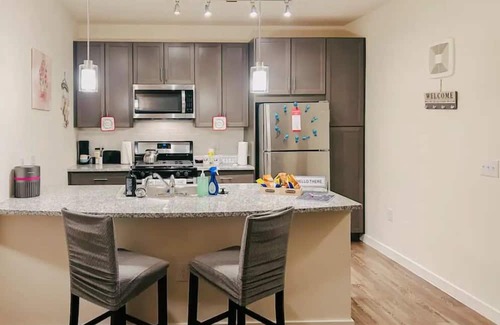 Texas City Apartment | Seaside Serenity near Galveston with pool & Parking