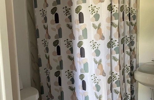 Davie House | "Charming Single Room with Ensuite Bathroom"