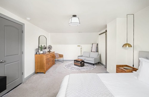 Windsor Park House | Windsor Manor, Beautiful Space with Great Rates