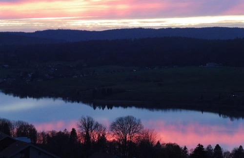 Montperreux Apartment | Calme vue sur le lac Rando, Activités Nautiques , Sport D'hiver Gastronomie !