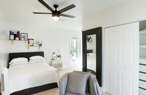 Hollywood Apartment | Super conformable, spacious, clean and great location. 6 min away from Hardrock.